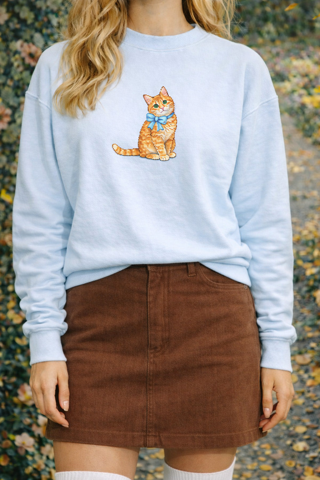 Orange Tabby Cat Bow Graphic Sweatshirt – Cozy Coffee Tee | Heavy Cotton Comfort