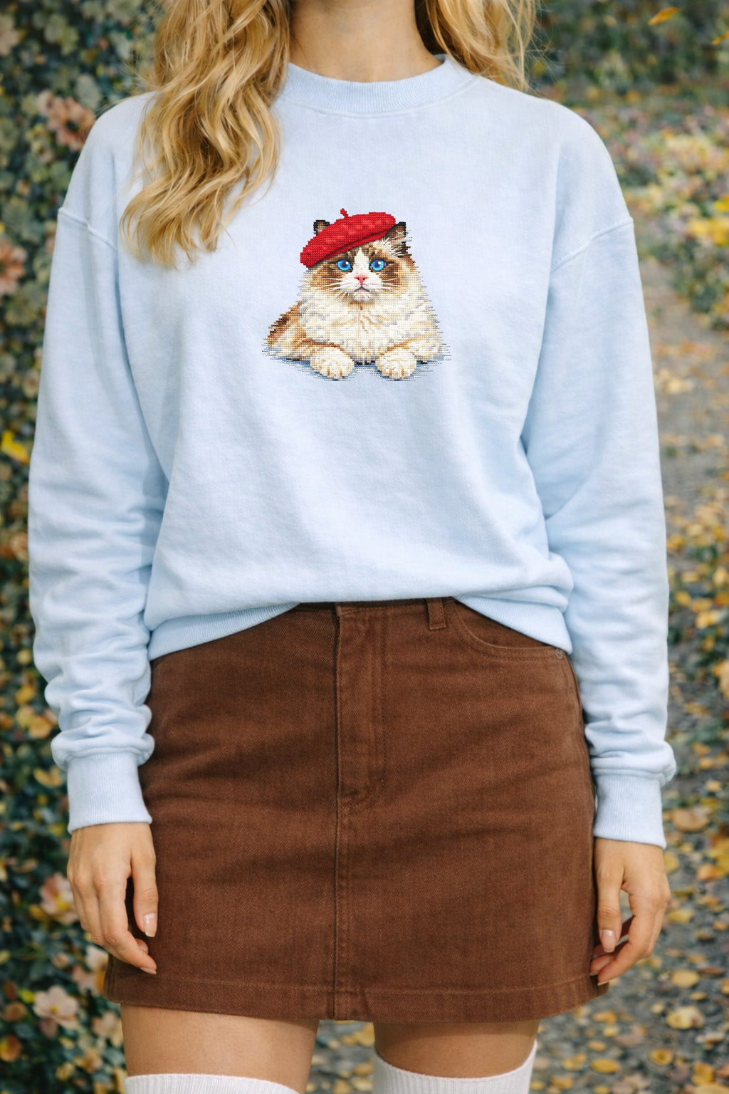 Ragdoll Cat Beret Graphic Sweatshirt – Cozy Baby Blue Booklover Tee | Heavy Cotton Comfort